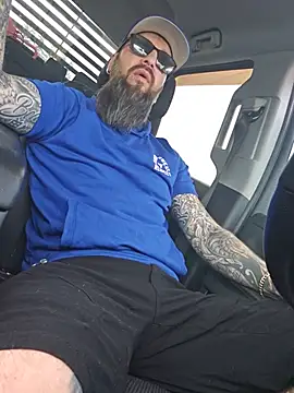 Snapshot of Beardedtattood chatting on 6, 7, 2026 Beardedtattood online show from 6, 7, 2026