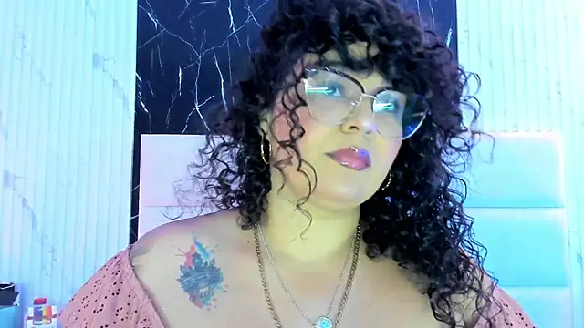 Snapshot of Reginavegaa chatting on 8, 10, 2025 Reginavegaa online show from 8, 10, 2025