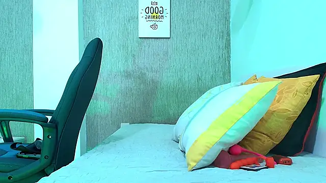 Snapshot of zhamira_21 chatting on 12, 1, 2025 zhamira 21 online show from 12, 1, 2025