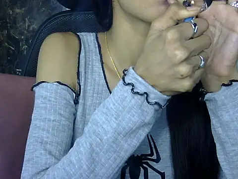 MAAYRA 09 online show from 1, 2, 2025