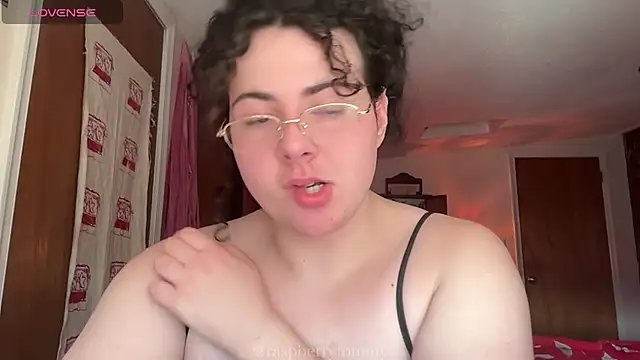 Snapshot of RaspberryTommyFTM chatting on 3, 2, 2026 RaspberryTommyFTM online show from 3, 2, 2026