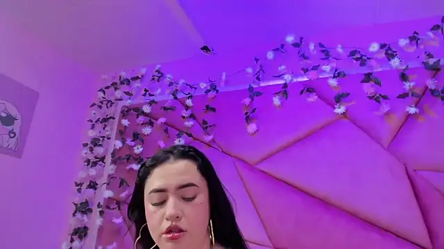 Snapshot of Victoria_Rossy chatting on 29, 10, 2025 Victoria Rossy online show from 29, 10, 2025