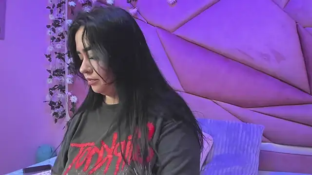 Snapshot of Victoria_Rossy chatting on 9, 11, 2025 Victoria Rossy online show from 9, 11, 2025