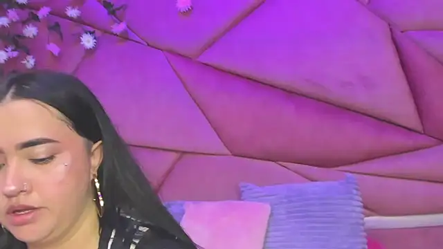 Snapshot of Victoria_Rossy chatting on 24, 11, 2025 Victoria Rossy online show from 24, 11, 2025