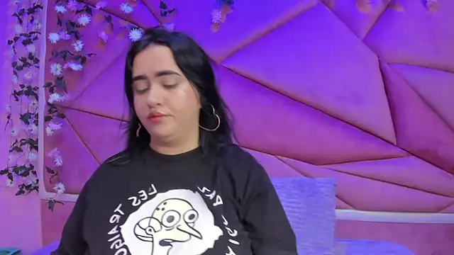 Snapshot of Victoria_Rossy chatting on 2, 12, 2025 Victoria Rossy online show from 2, 12, 2025