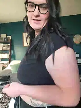 Snapshot of _CumSeeV_ chatting on 5, 12, 2024 CumSeeV online show from 5, 12, 2024