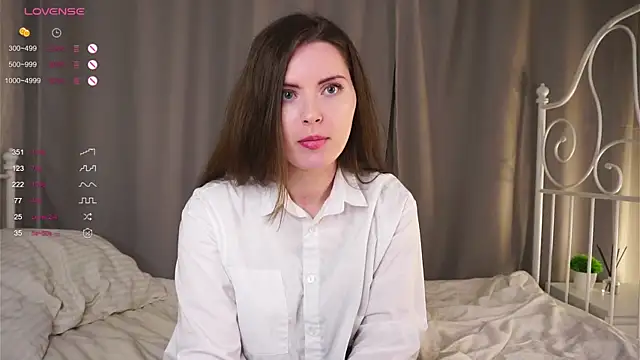 Snapshot of LoraDevon chatting on 10, 2, 2025 LoraDevon online show from 10, 2, 2025