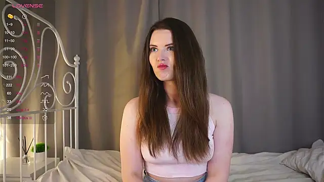 Snapshot of LoraDevon chatting on 13, 2, 2025 LoraDevon online show from 13, 2, 2025