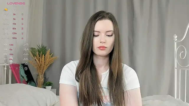 Snapshot of LoraDevon chatting on 26, 2, 2025 LoraDevon online show from 26, 2, 2025