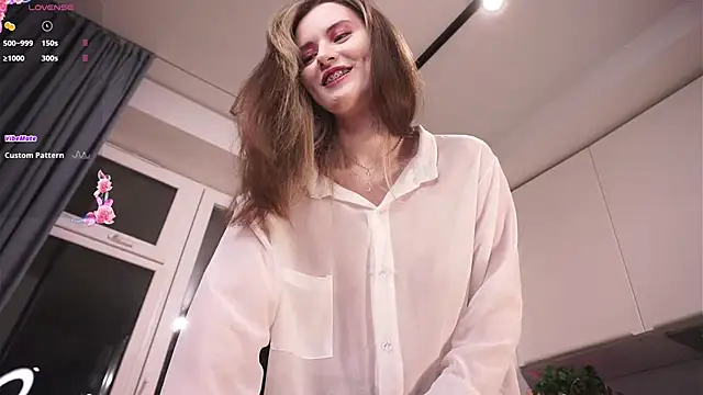 Snapshot of LoraDevon chatting on 12, 10, 2025 LoraDevon online show from 12, 10, 2025