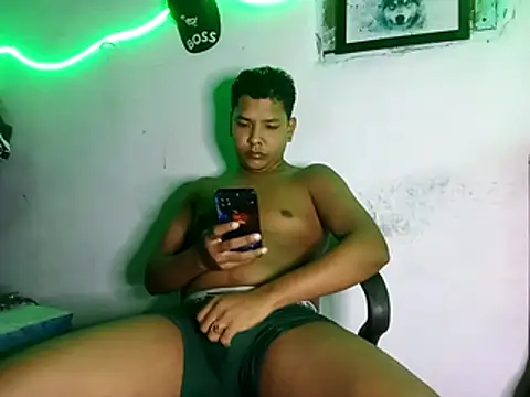 Snapshot of 628-andrew chatting on 15, 11, 2025 628-andrew online show from 15, 11, 2025