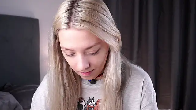 Snapshot of EngelFugler chatting on 12, 9, 2025 EngelFugler online show from 12, 9, 2025