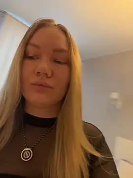 Snapshot of LianaCruz__ chatting on 14, 12, 2025 LianaCruz online show from 14, 12, 2025