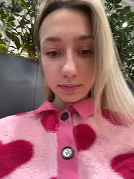 Lia  Love online show from 22, 10, 2025