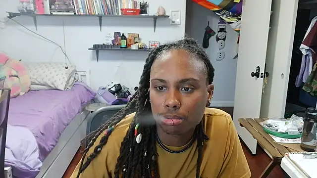Snapshot of LoveInTransition chatting on 7, 7, 2026 LoveInTransition online show from 7, 7, 2026