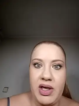 Snapshot of angelcurvy chatting on 7, 11, 2025 angelcurvy online show from 7, 11, 2025