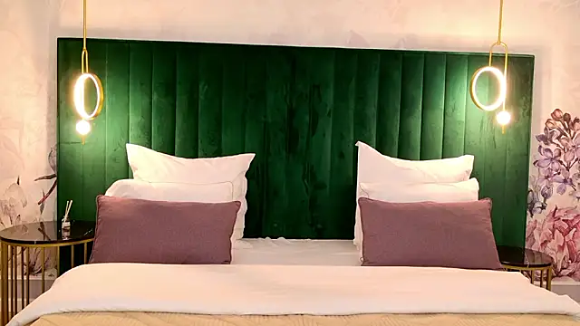 milaleoneli online show from 10, 3, 2026