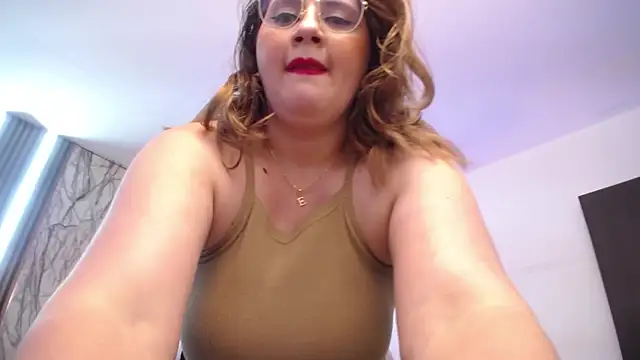 Snapshot of MartinaGuzmann chatting on 2, 3, 2025 MartinaGuzmann online show from 2, 3, 2025