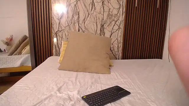 Snapshot of MartinaGuzmann chatting on 9, 3, 2025 MartinaGuzmann online show from 9, 3, 2025