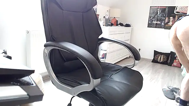 Snapshot of SteveStiffbone chatting on 12, 3, 2025 SteveStiffbone online show from 12, 3, 2025