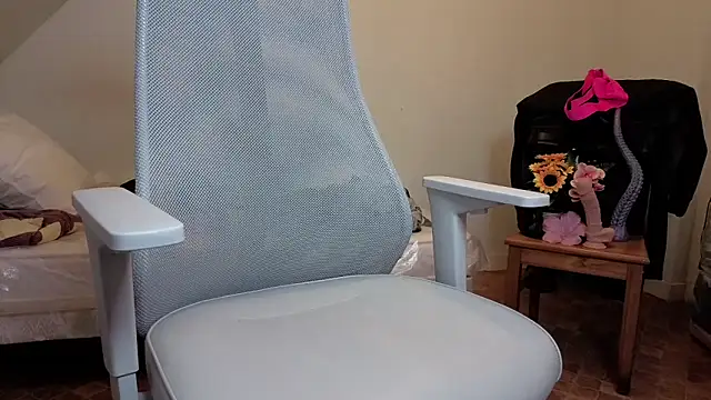 Snapshot of SteveStiffbone chatting on 28, 10, 2025 SteveStiffbone online show from 28, 10, 2025