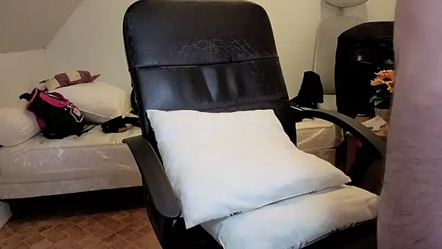 Snapshot of SteveStiffbone chatting on 28, 11, 2025 SteveStiffbone online show from 28, 11, 2025