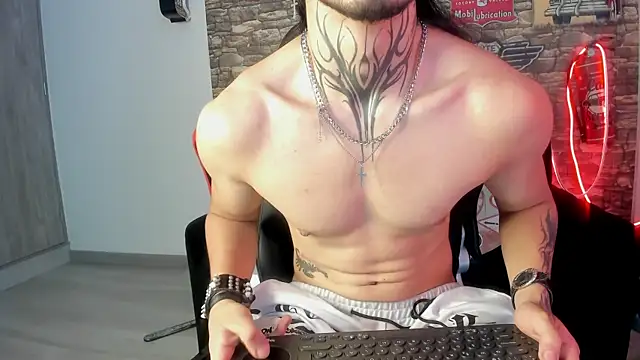 Snapshot of the_beast_master_ chatting on 3, 2, 2025 the beast master online show from 3, 2, 2025