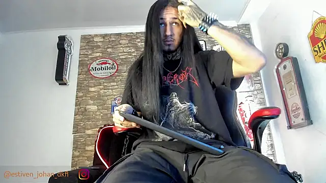 Snapshot of the_beast_master_ chatting on 5, 2, 2025 the beast master online show from 5, 2, 2025