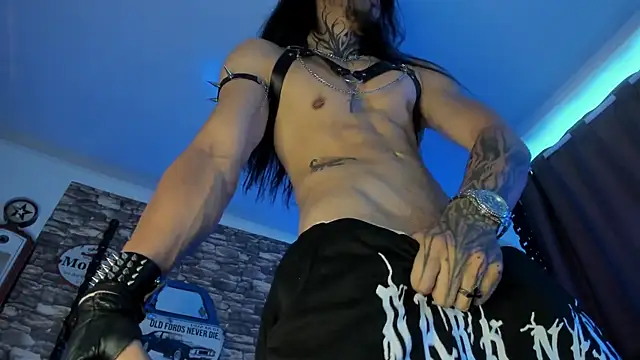 Snapshot of the_beast_master_ chatting on 1, 3, 2025 the beast master online show from 1, 3, 2025