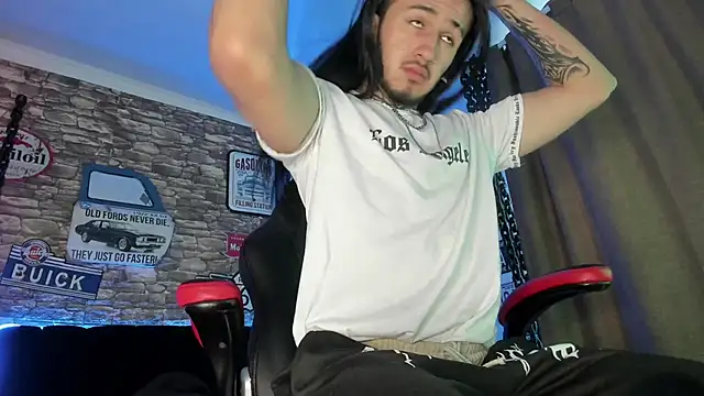 Snapshot of the_beast_master_ chatting on 7, 3, 2025 the beast master online show from 7, 3, 2025