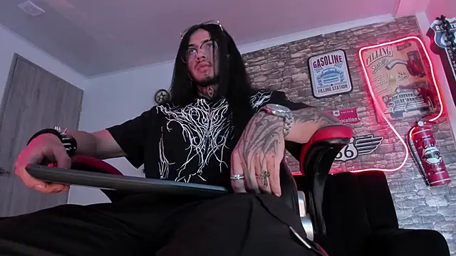 Snapshot of the_beast_master_ chatting on 18, 3, 2025 the beast master online show from 18, 3, 2025