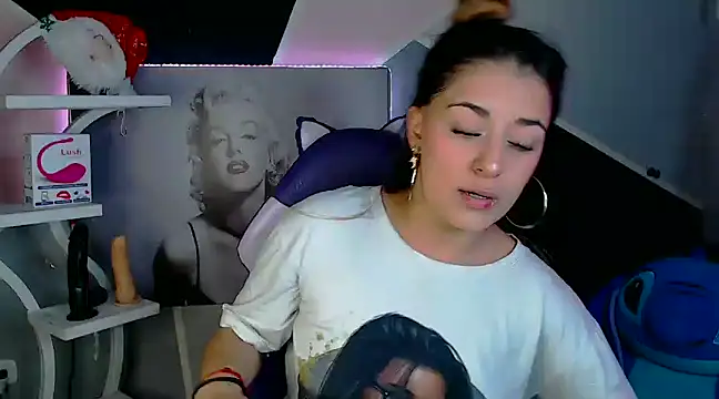 Samanta james19 online show from 14, 12, 2024