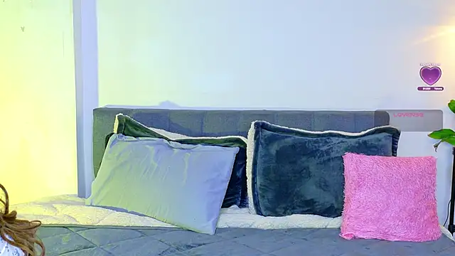 Rouse Hilton online show from 7, 10, 2025