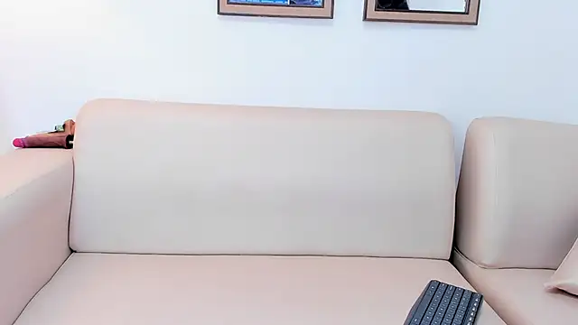 naomiii   online show from 5, 3, 2025