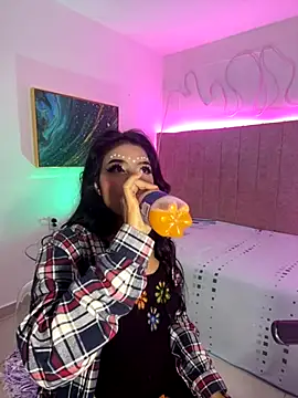 naomiii   online show from 18, 9, 2025