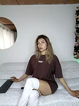 Karolgood3 online show from 4, 12, 2025