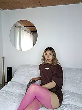 Karolgood3 online show from 5, 12, 2025