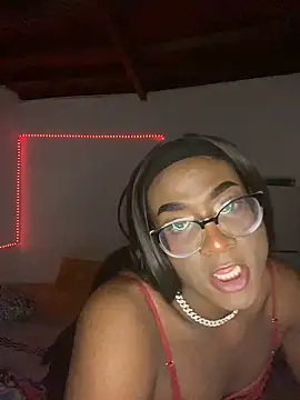 Snapshot of bigcrisblack chatting on 20, 12, 2024 bigcrisblack online show from 20, 12, 2024