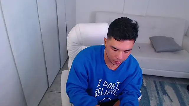 estebandelouis online show from 17, 2, 2025