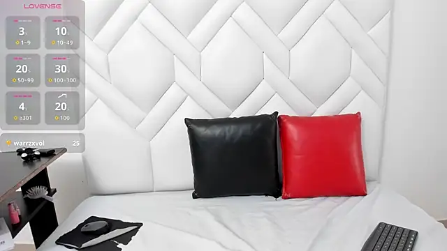 Analia18  online show from 13, 9, 2025