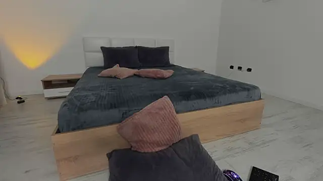 IvyKaelani online show from 8, 3, 2025