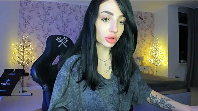 NancyLovee  online show from 21, 12, 2025