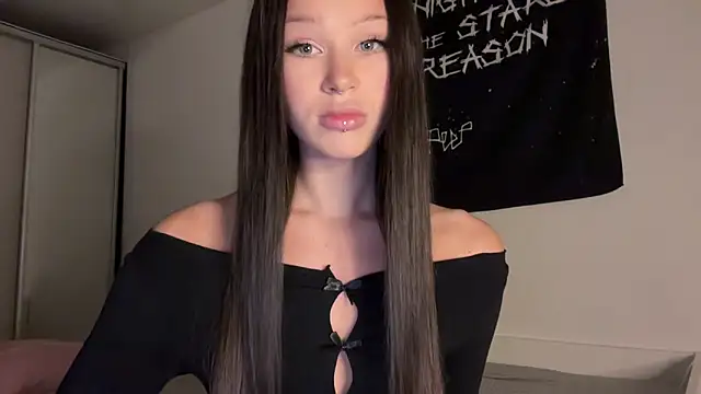 Snapshot of ur_molly chatting on 12, 9, 2025 ur molly online show from 12, 9, 2025