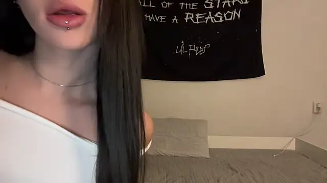 Snapshot of ur_molly chatting on 19, 10, 2025 ur molly online show from 19, 10, 2025