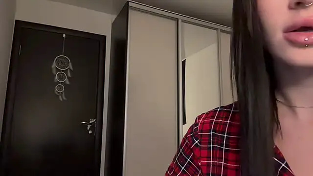 Snapshot of ur_molly chatting on 20, 10, 2025 ur molly online show from 20, 10, 2025