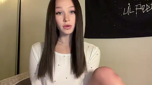 Snapshot of ur_molly chatting on 3, 11, 2025 ur molly online show from 3, 11, 2025