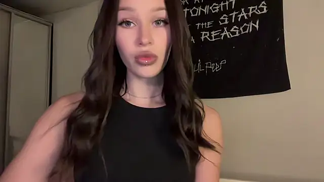 Snapshot of ur_molly chatting on 14, 11, 2025 ur molly online show from 14, 11, 2025