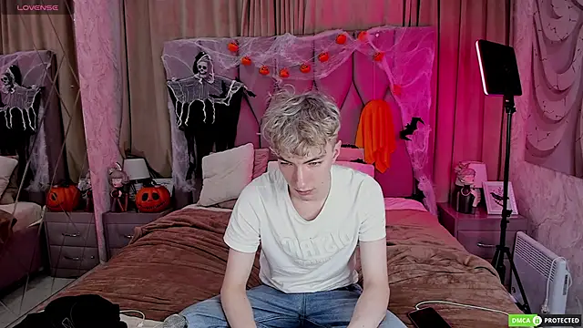 Snapshot of TrevorBenson chatting on 28, 10, 2025 TrevorBenson online show from 28, 10, 2025