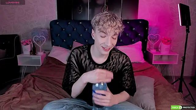 Snapshot of TrevorBenson chatting on 6, 11, 2025 TrevorBenson online show from 6, 11, 2025