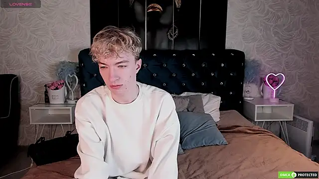 Snapshot of TrevorBenson chatting on 25, 11, 2025 TrevorBenson online show from 25, 11, 2025